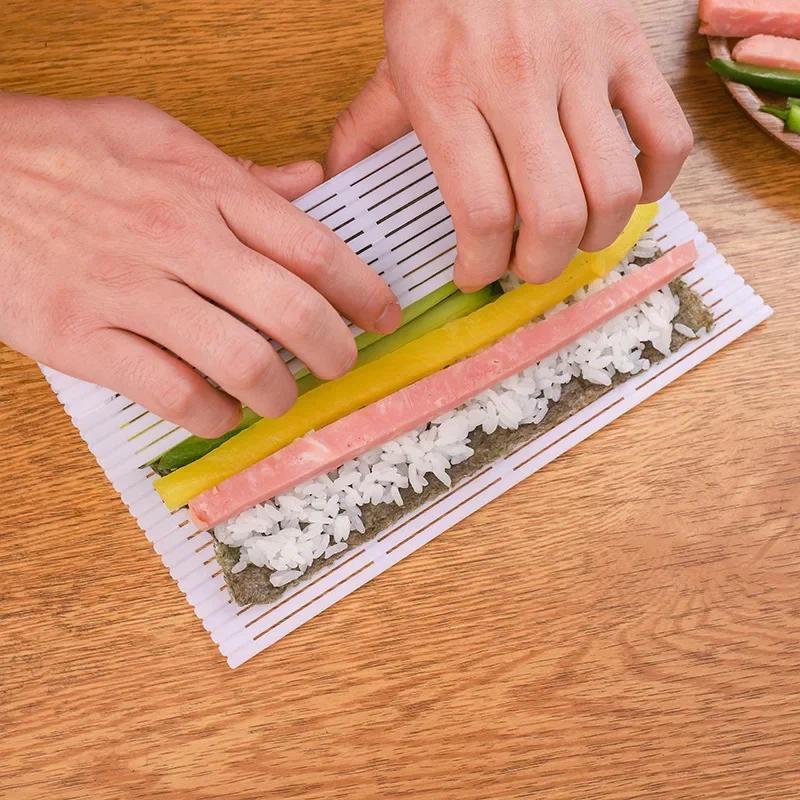 1pc Sushi Roller Japanese Style Food Grade Plastic Curtain Nori DIY Onigiri Rice Curtain Kitchen Nori Plastic Sushi Roll Molds