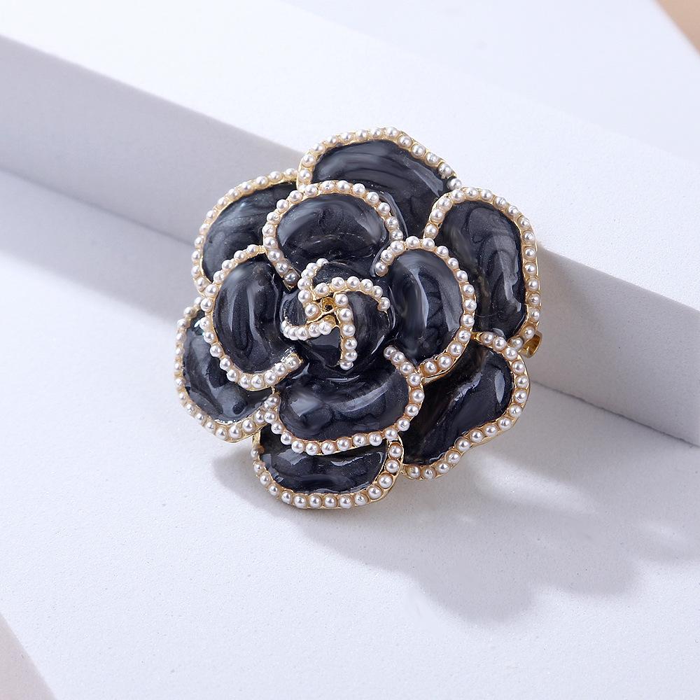 Vintage Camellia Pearl Brooch Women's Metal Scarf Clasp Corsage Lovely Large Pin Accessories Accessories Long-Lasting Color Exquisite Brooch BFF Gift