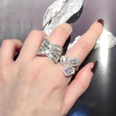 Eleganter geometrischer Zirkonia-Ring für Damen - Schlicht, Vielseitig, High-End Mode