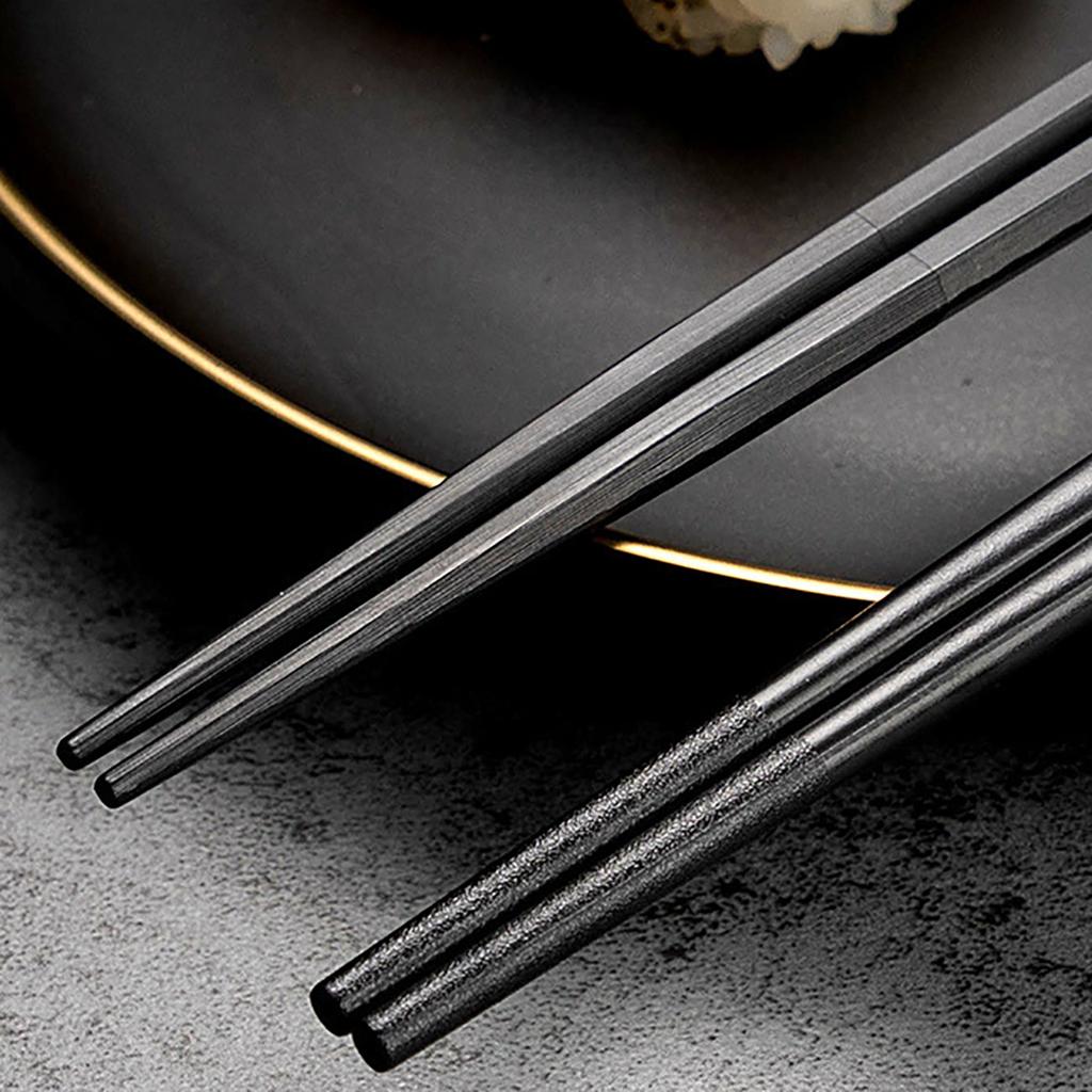 1 Pair Black Gold Disposable Sushi Chopsticks With Box