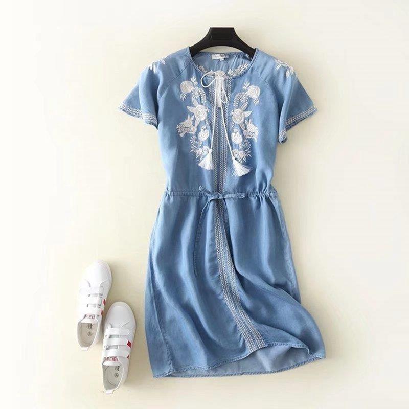 

Тонкое платье из денима Tencel с вышивкой, свободного кроя, стройнящее Collection plus purchase, priority delivery ~ M