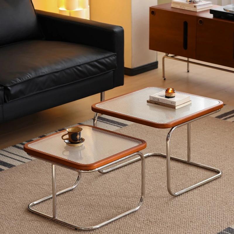 Tavolino da caffè in stile medievale retrò con piano in vetro Tavolino in rattan per angolo del soggiorno Design semplice a combinazione