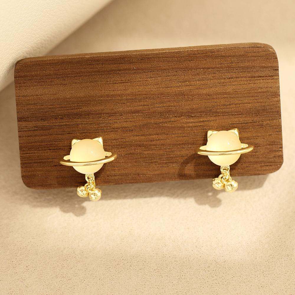 

New cute artificial chalcedony cat bell earrings gold-plated versatile sweet animal earless earrings earrings female