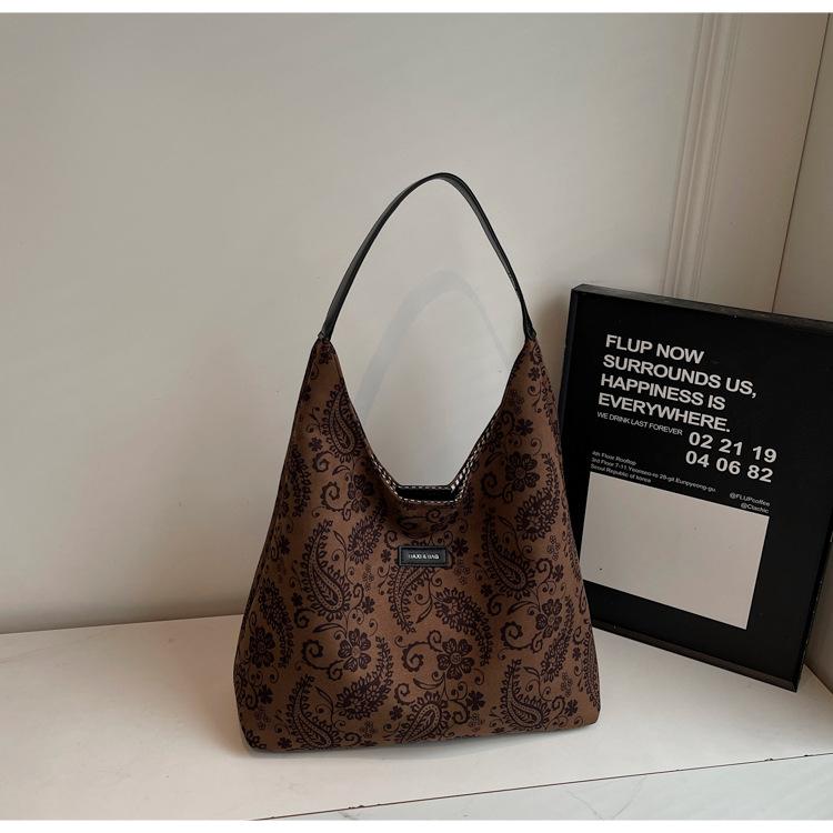 

Fashion Printed Tote Bag Women s 2025 New Casual Large Capacity Shoulder Bag Fashion Commuter Underarm Mother Bag темно-коричневого
