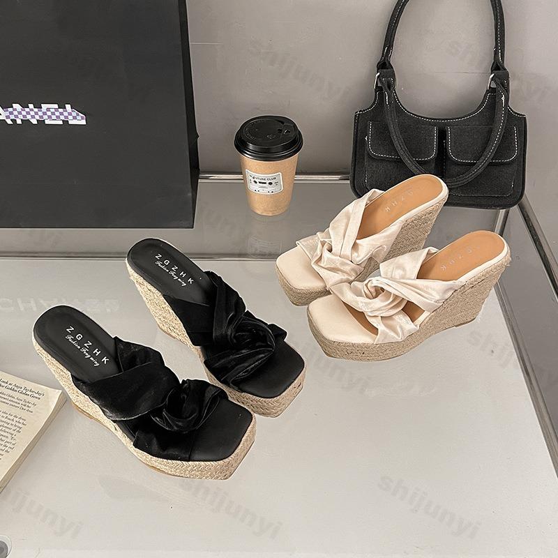 Moda 2025 Lato Nowe Damskie Koturny Modne Kwadratowy Nosek Codzienne Fajne Klapki Odkryte Palce Oddychające Wygodne Gruba Podeszwa Sandały Plażowe