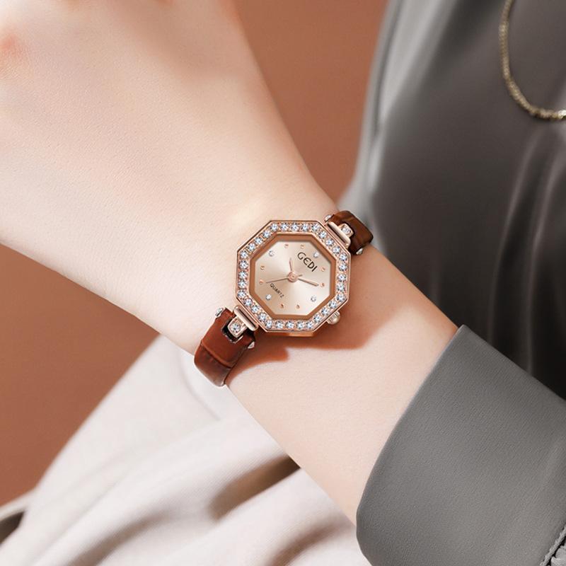 Light Luxury Fashion Exquisite High Sense Quartz Quartz Watch, Student Party High Value Versatile Waterproof Watch Women