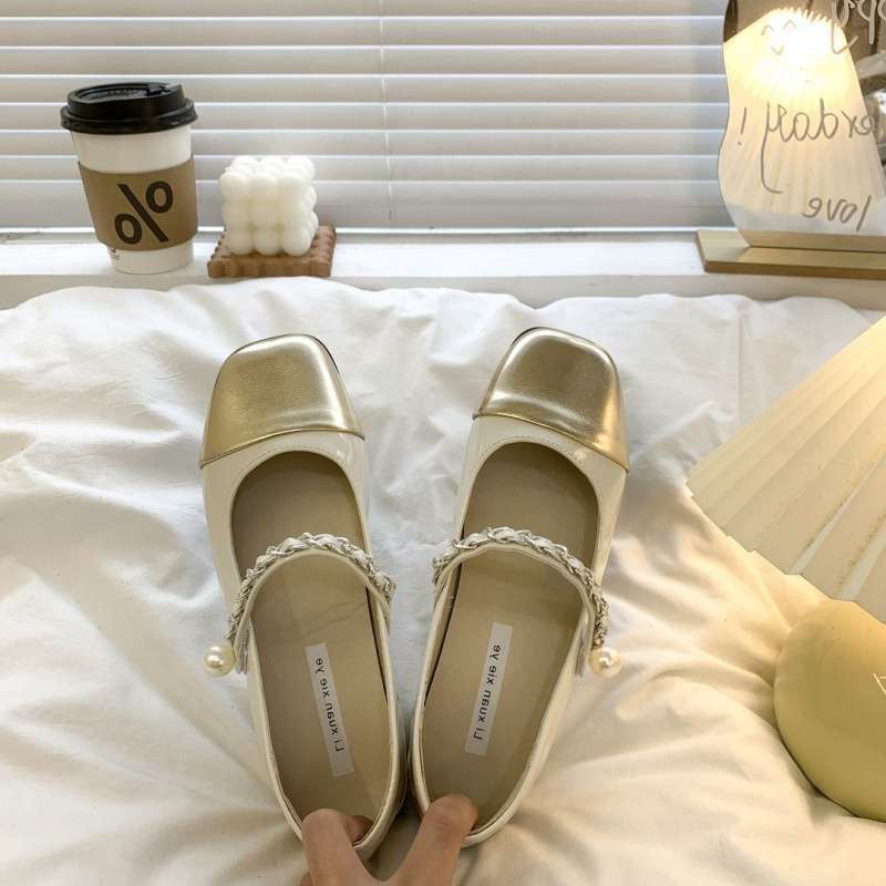French square head shallow mouth Mary Jane small leather shoes women's 2025 summer new versatile retro thick heel with skirt single shoes