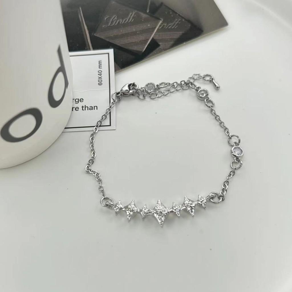 Alloy Stylish Heart Bracelet For Women Modern Highend Fashion Hand Ornament