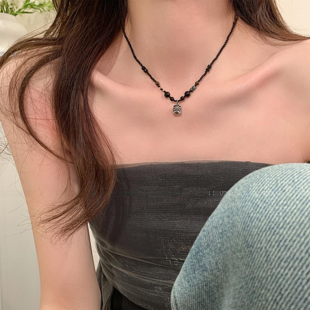 New Chinese Style Black Lion Necklace Women's Sweater Chain Fashionable Cool Luxury Minimalist Retro Titanium Steel Pendant