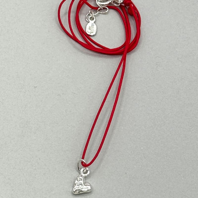 TO.STONE Mellow Heart Necklace, Glossy Silver (Red String)