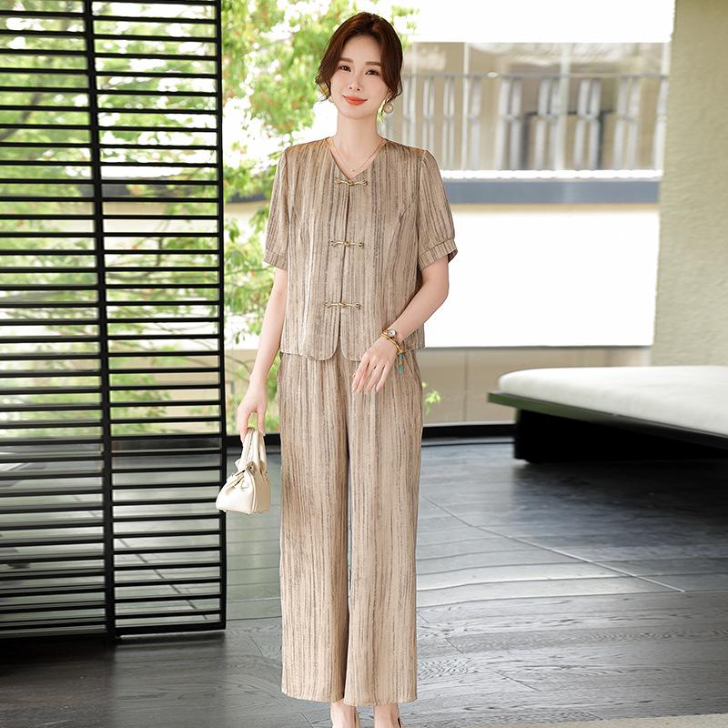 2026 Summer Casual Fashion: Age-Reducing Loose Two-Piece Shirt Set for Mothers