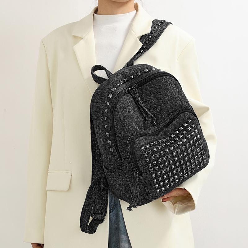 Mochila com Rebites Mochila Punk de Brim
