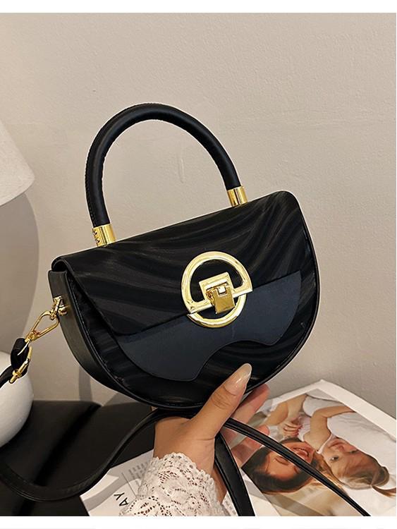 Trendy Retro Shell Bag: Niche Design Crossbody & Handheld Summer Style