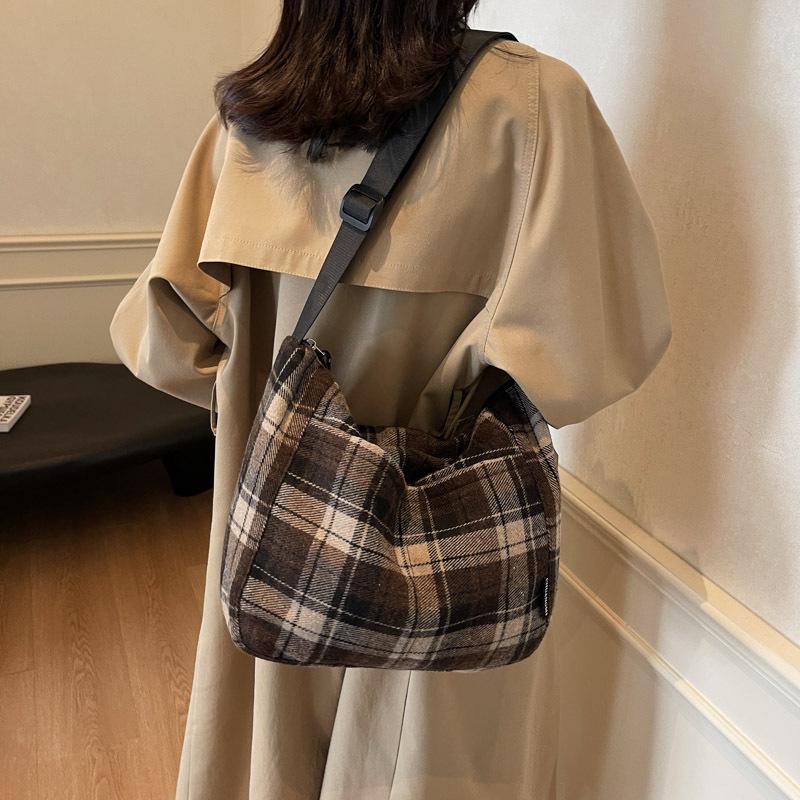 New plaid bag Korean ins literary and art fan college student class tote bag versatile commuter shoulder bag