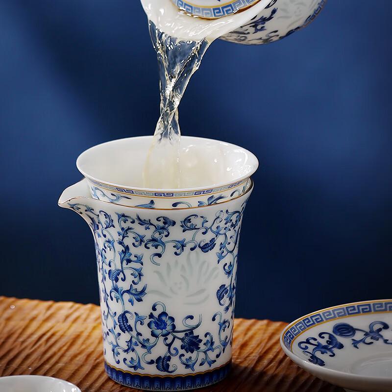 

Керамическое ситечко для чая Yi Hu De с сине-белым лотосом