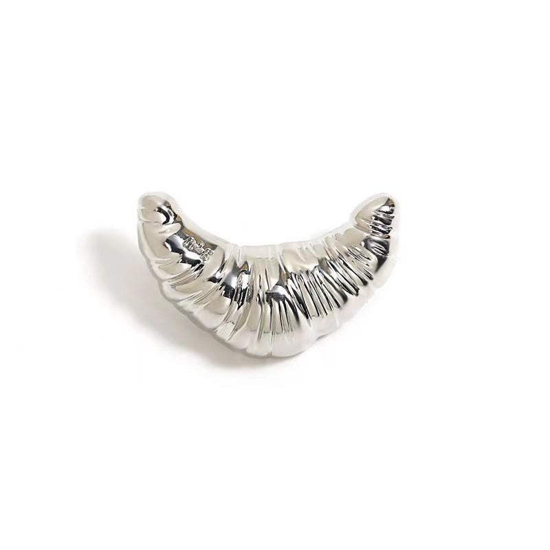 

Trend Croissant Brooches for Men Women Couple Metal Pins Gold Plated Silver Color Korean Fashion Vintage Luxury Jewelry Gifts