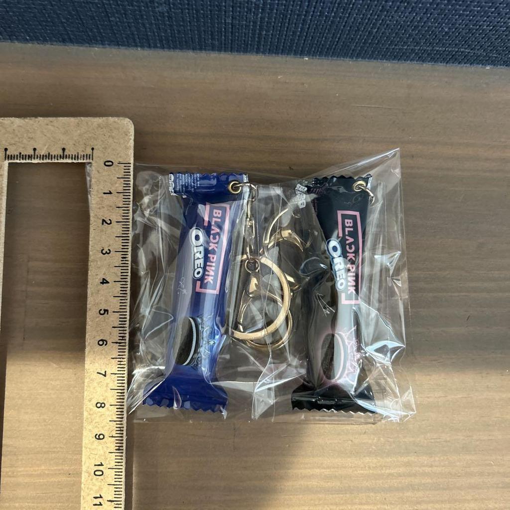 [USED] BLACKPINK Oreo Keychain Set of 2 Page Black Pink