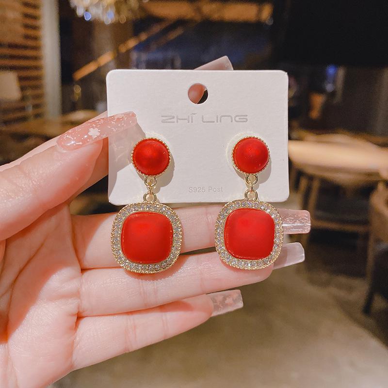 2025 Trendy Luxury French Niche Pearl Earrings for Women - Exaggerated & Versatile