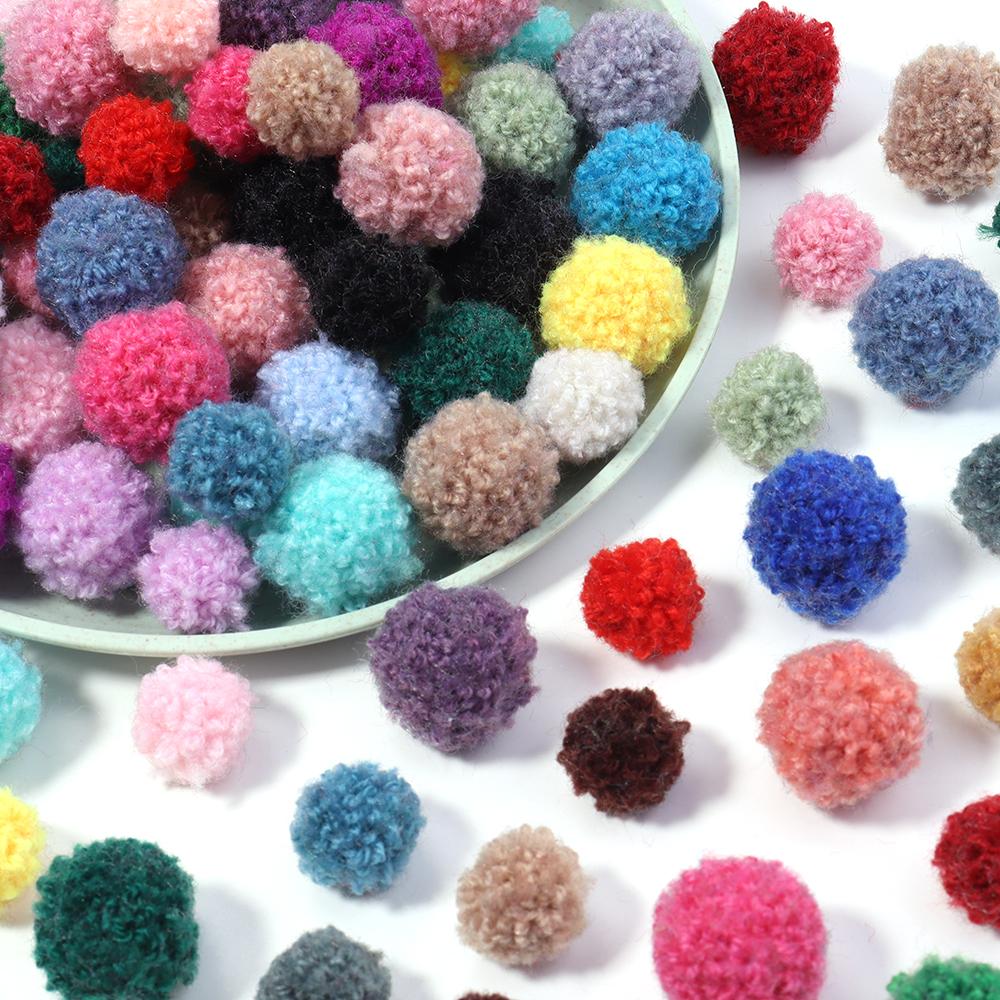 50 st fluffiga mjuka bollar färgglada pompom plyschbollar för gör-det-själv bröllopsfest julgranskläder nyckelringsdekoration tillbehör