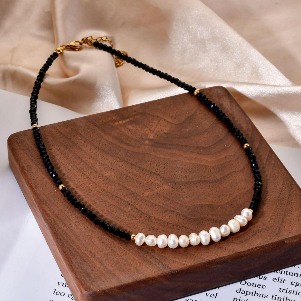 Elegant Freshwater Pearl & Black Glass Beaded Necklace - Luxurious, Non-Fading Clavicle Chain for Women