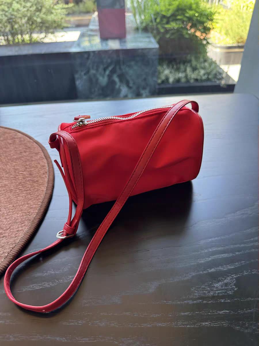 

Korean casual polka dot portable small square bag women s 2025 new summer versatile pillow bag niche shoulder messenger bag красный