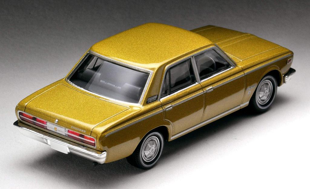 Tomica Limited Vintage Scale Toyopet Crown Super Deluxe 1969 Gold Finished Model 1/64 LV-181a
