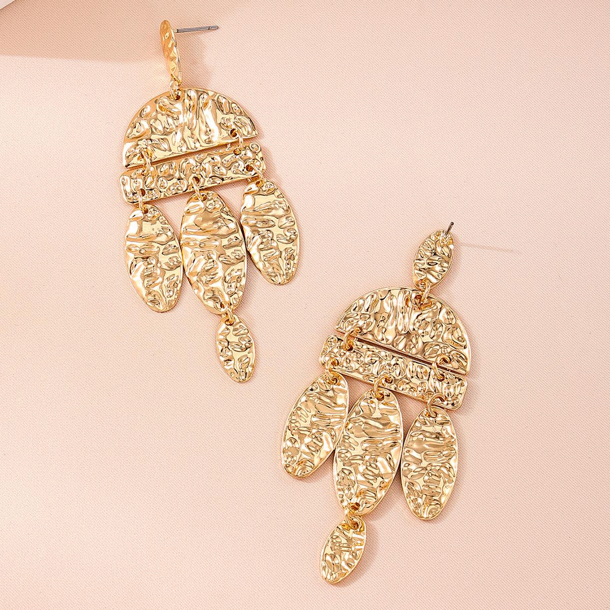 

Золотые модные серьги неправильной формы золотой