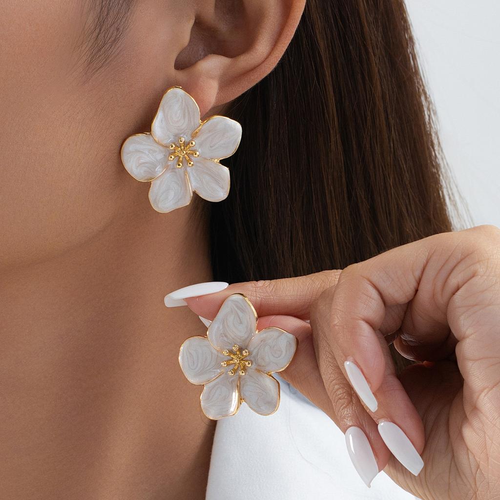 Fashion Dripping Oil Flower Stud Earrings Women'S Atmosphere High Sense Simple Temperament Earrings Earrings
