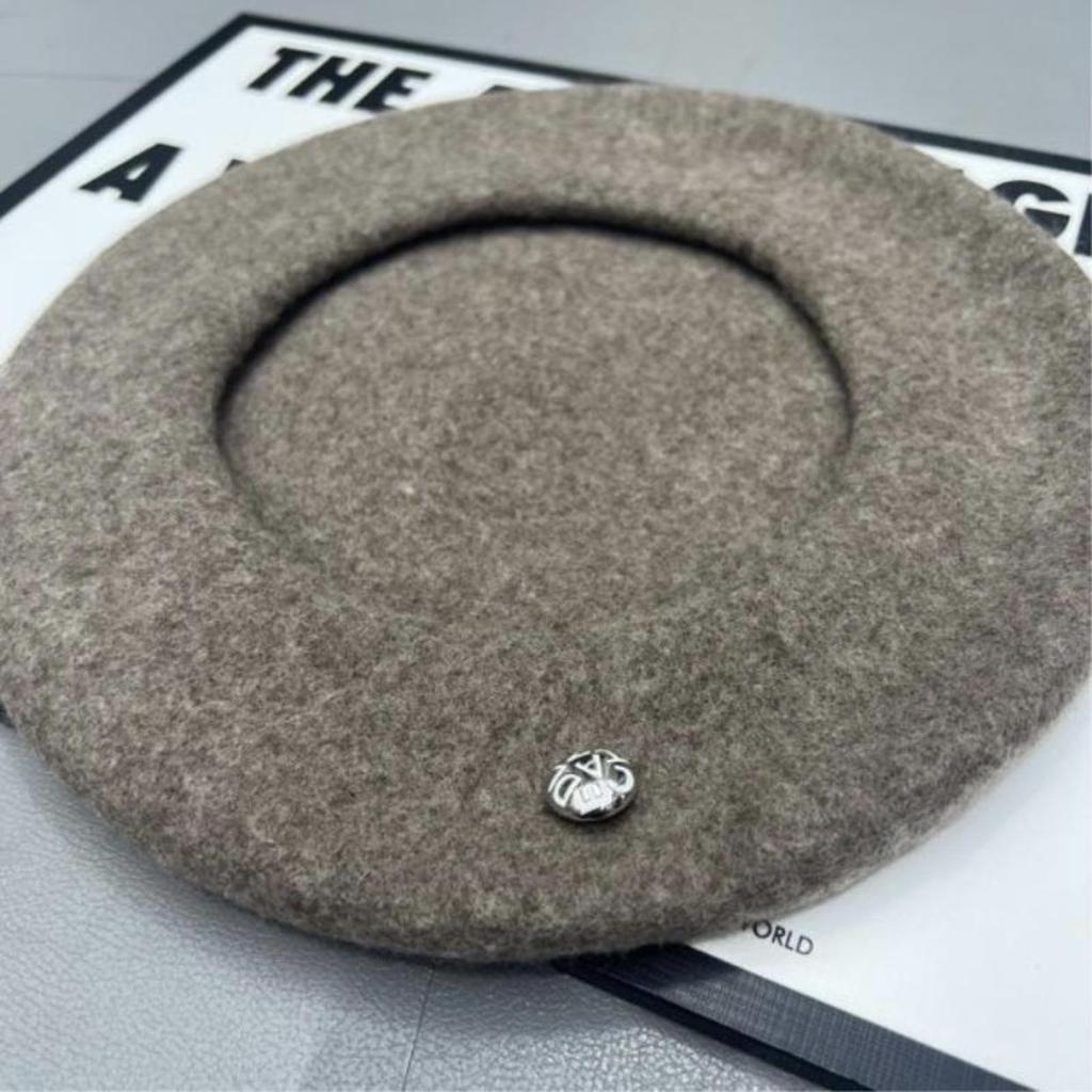 Women's High-Quality Wool Beret: Buttoned, Retro Style, Solid Color, Versatile Hat for Autumn and Winter