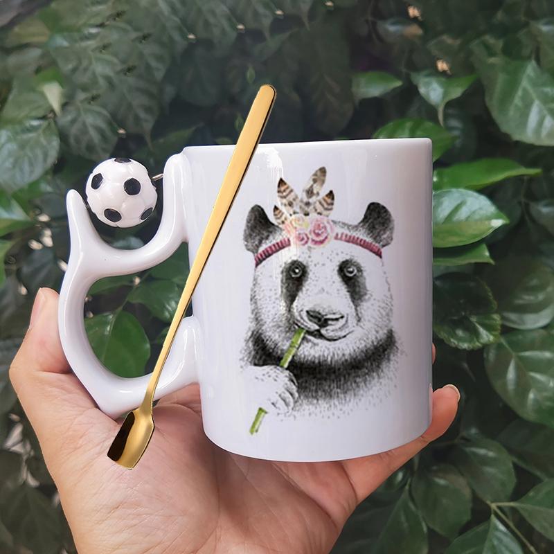 

Милая кружка с рисунком панды и ложкой, новинка, стиль 3D футбольные кружки, чашка для кофе и молока, забавная керамическая кружка, емкость 380 мл, чашка для воды