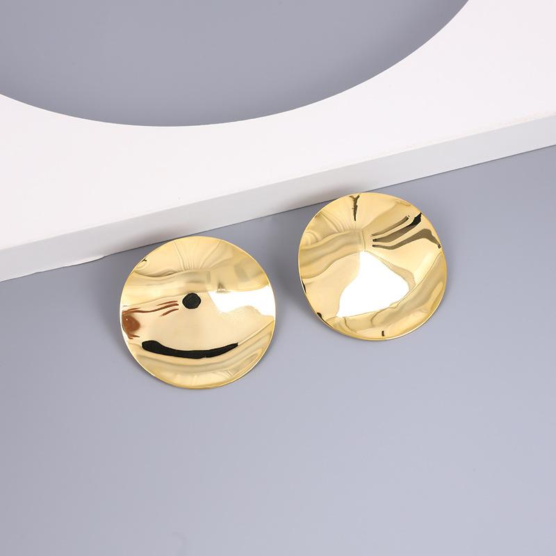 

Новые высококачественные светочувствительные гофрированные серьги из Европы и Америки с неправильной геометрией, утрированные модные и легкие роскошные серьги. золотой