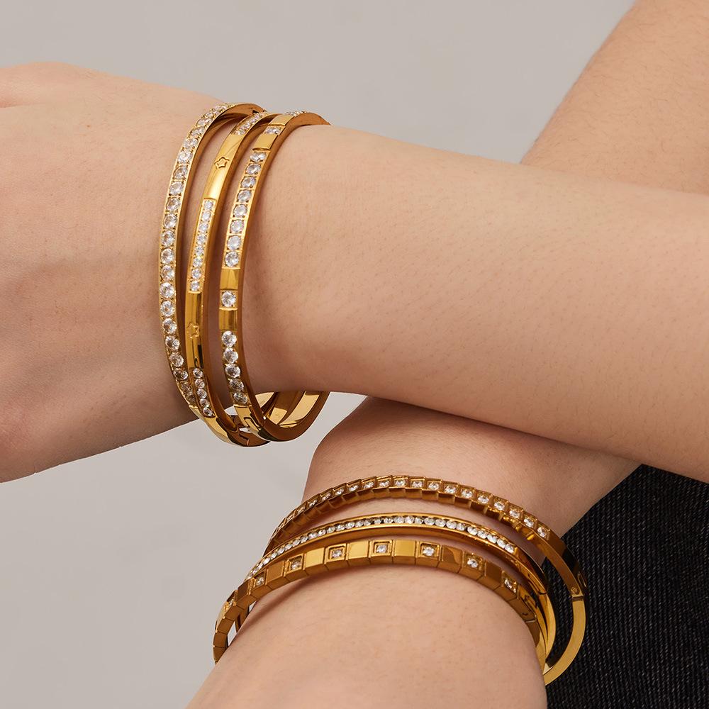 European Classic Zirconia Women's Bracelet: Stainless Steel Design with Rhinestones