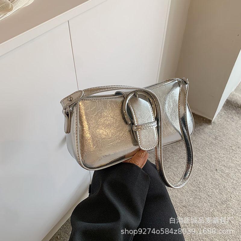 

This year s popular niche design small bag women s 2025 new trendy temperament shoulder bag foreign style crossbody small square bag серебряный
