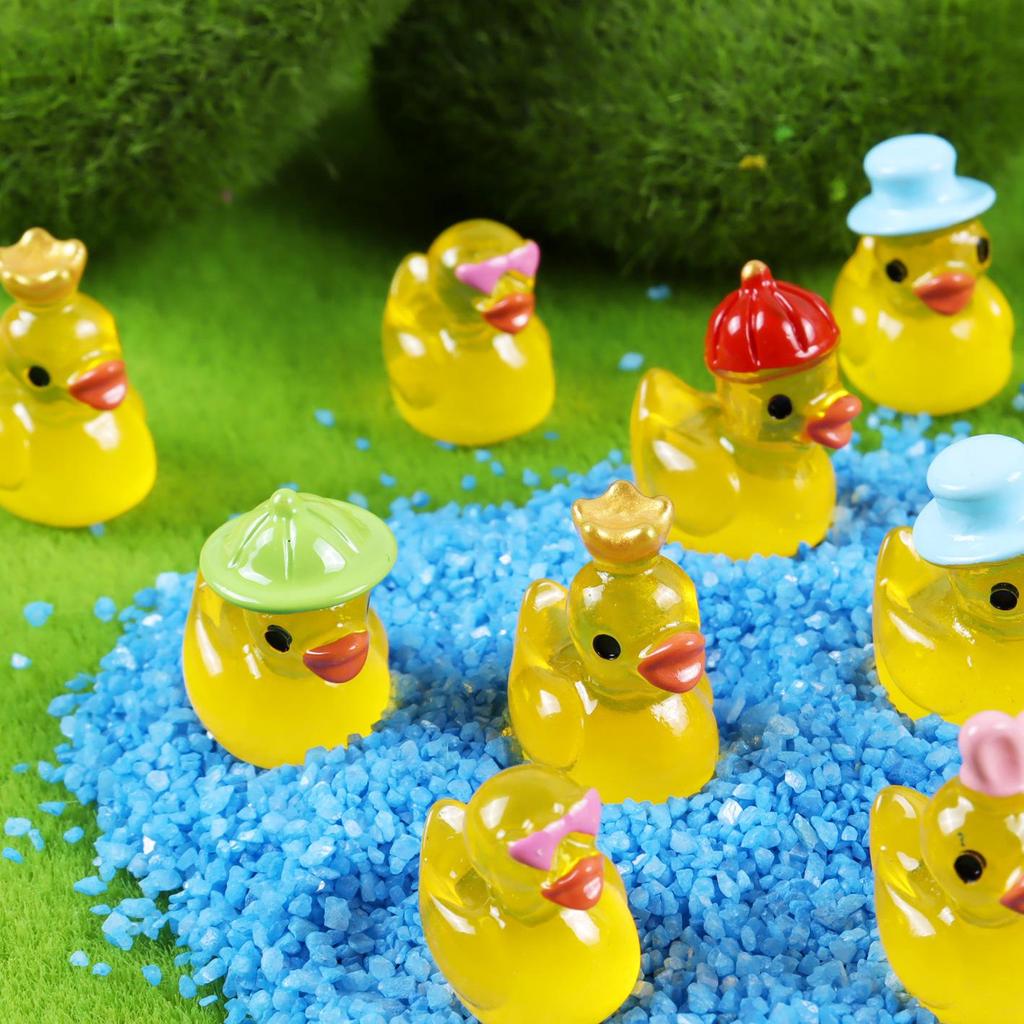 Luminous Cartoon Duck Keychain Pendant - Creative Resin Street Figurine Mini Accessory
