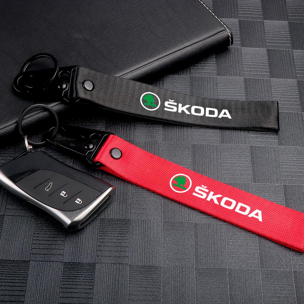 WOHE7 Car Logo Keychain Key Ring Chain Pendant Gifts For Skoda Octavia Kodiaq Fabia Karoq Superb Rapid Felicia RS Hubcap Accessories