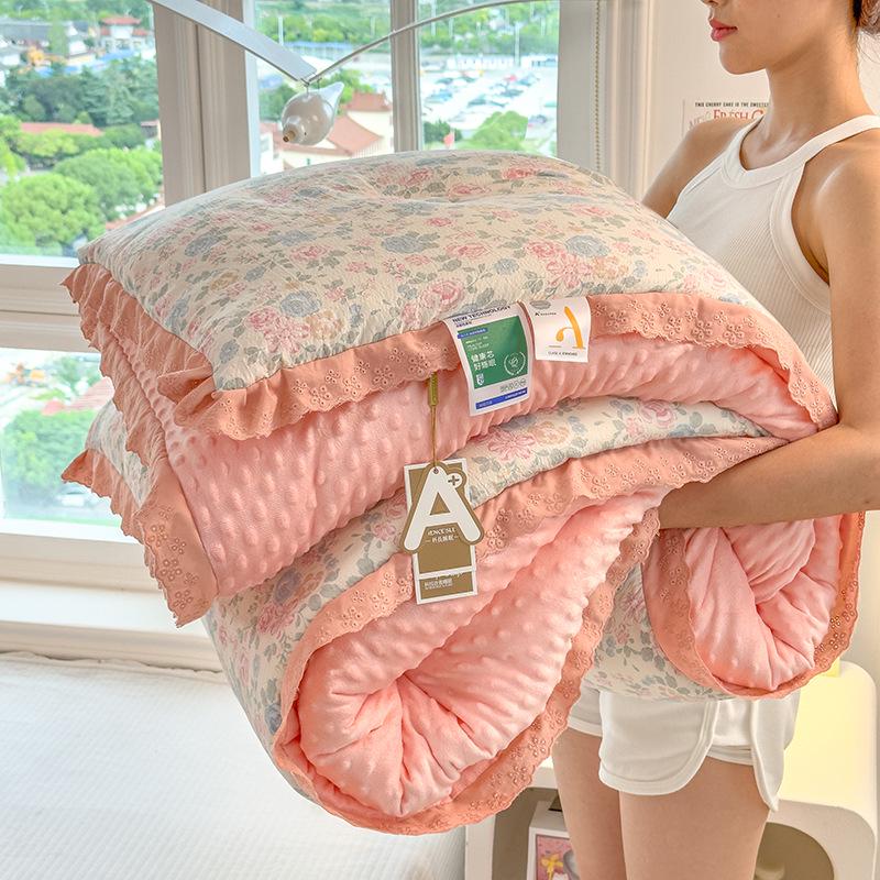 Thickened Winter Flannel Fleece Quilt - Warm Comforter for Single Dormitory, Autumn & Winter Use.