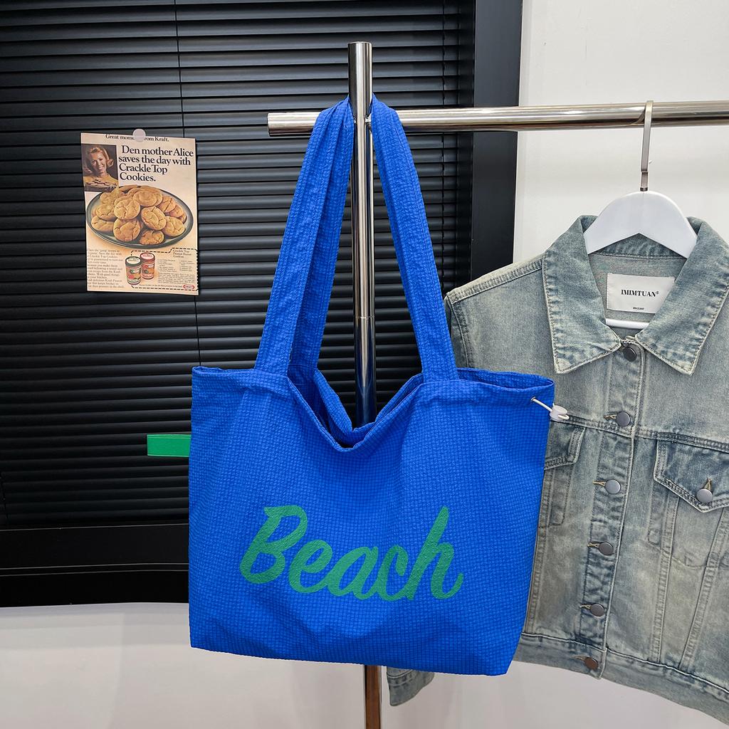 Korean version of the new letter printing casual large-capacity tote bag, light travel versatile lazy wind shoulder stray bag