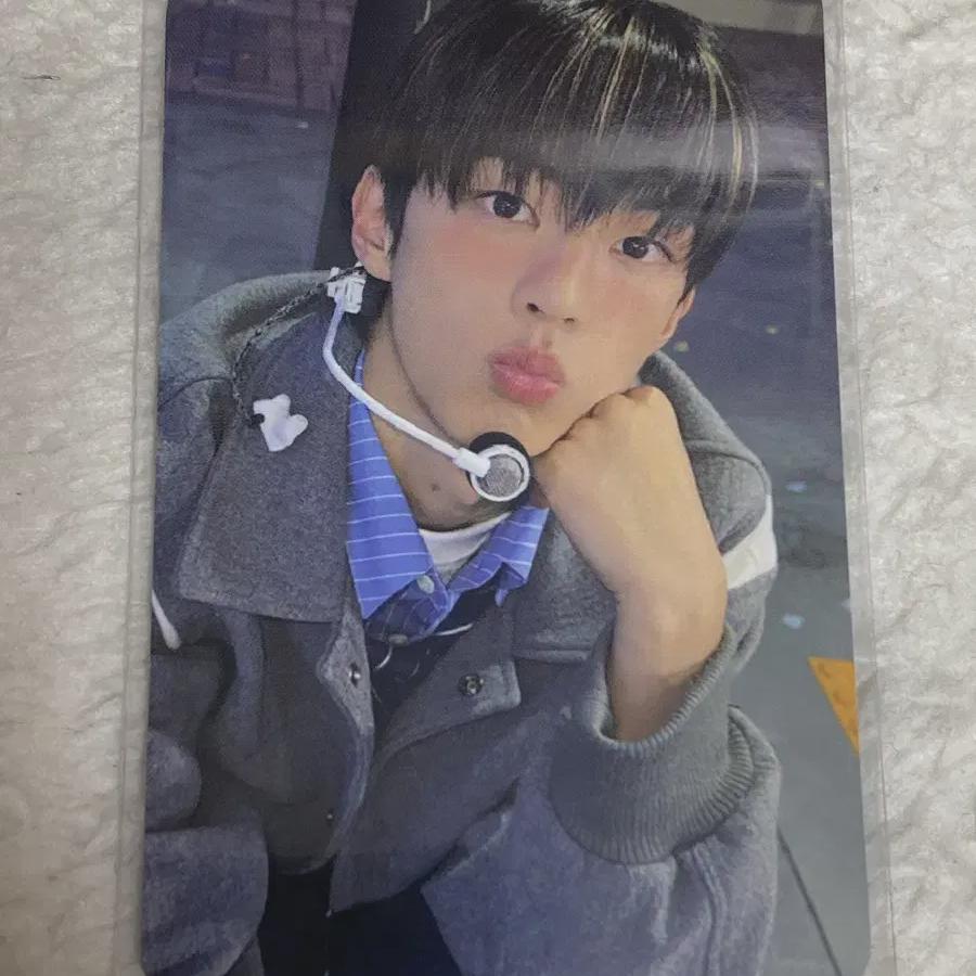 

Tours Dohoon Debuts Show Withmuu Photocard