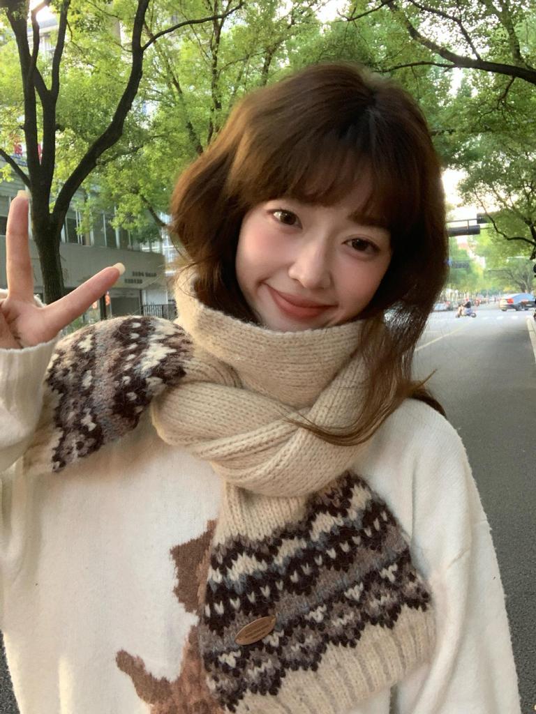 Högkvalitativ Damscarf i Ullblandning med Fair Isle-mönster - Tjock, Varm Stickad Halsduk för Höst/Vinter