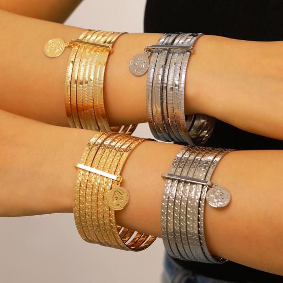 Damenarmband mit Porträt-Münzanhänger, Mehrschichtiger Umrandungs-Stapel-Effekt-Armreif, Galvanisch beschichtetes elastisches Armband