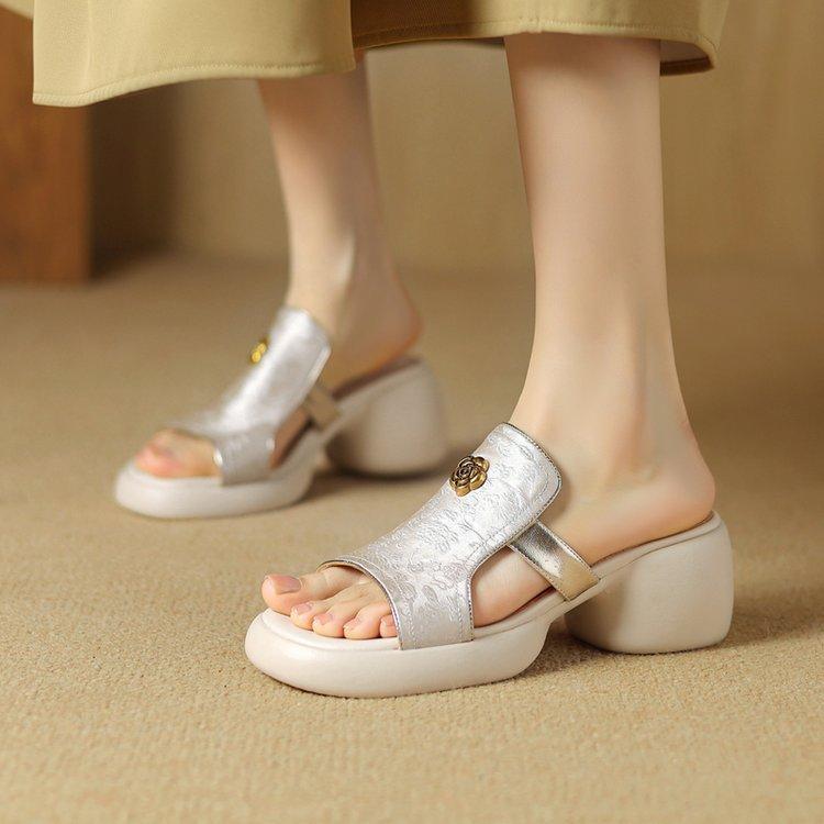 

Босоножки с открытым носком и толстой подошвой, женская верхняя одежда с кожаной отделкой, односложные тапочки 2024 года, новые летние тапочки на высоком толстом каблуке 40