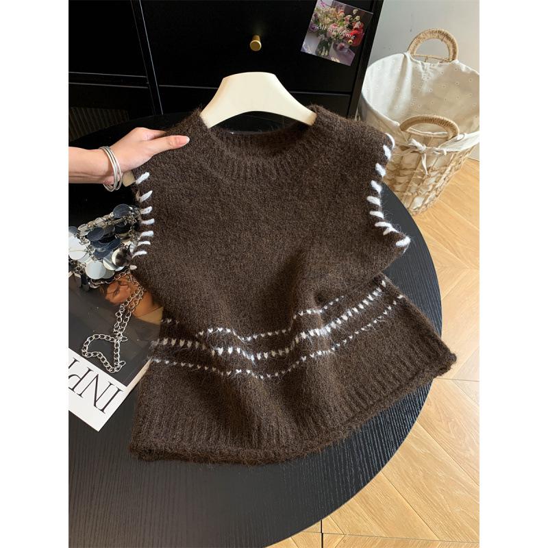 European High-End Knit Vest: 2026 Autumn/Winter Sleeveless Top Women's Style