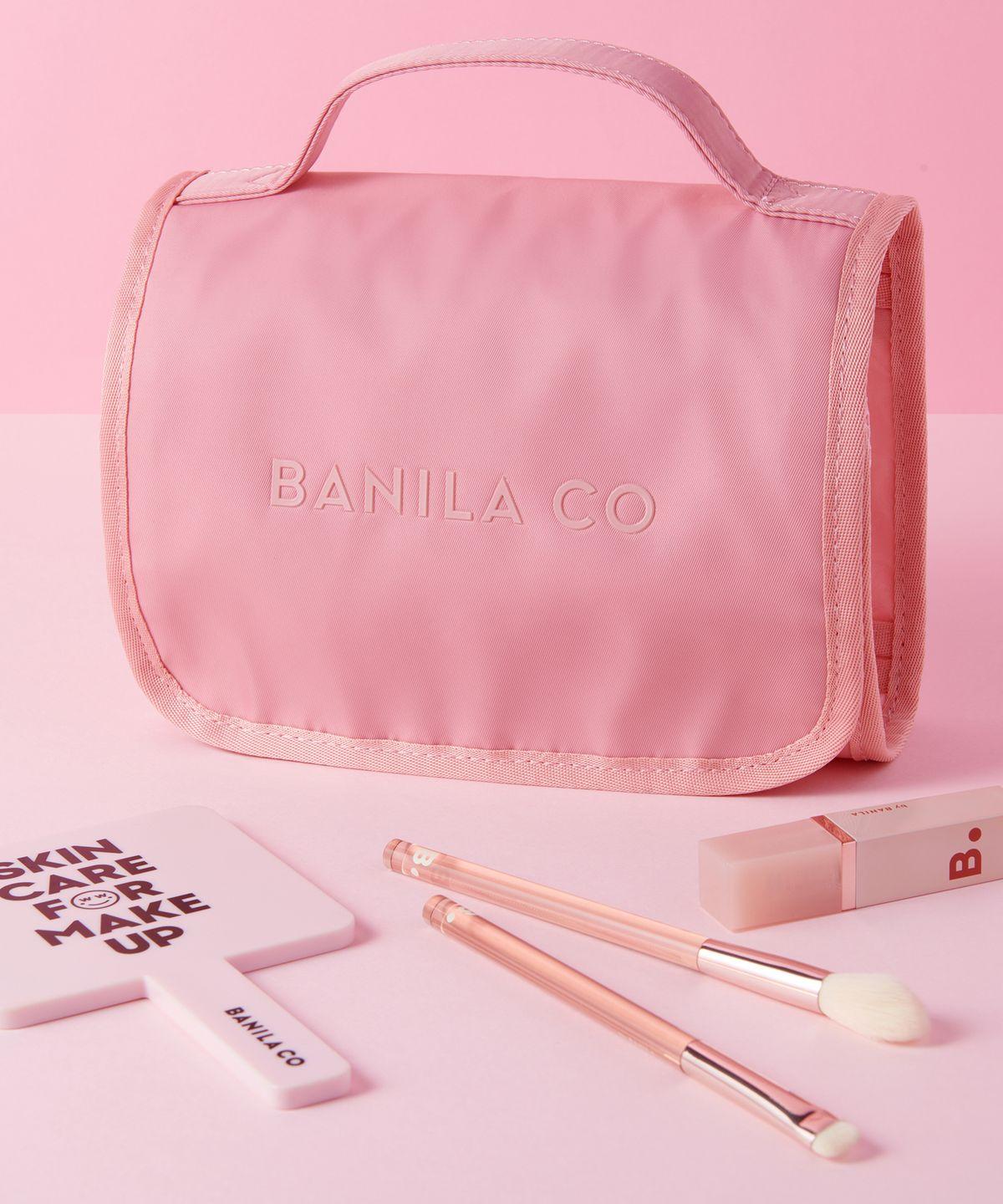 Large-capacity travel makeup pouch