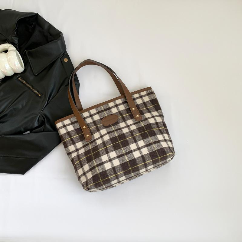 

Популярная в этом году модная ретро-сумка 2025 весна новая универсальная ins сумка-тоут на плечо подмышку