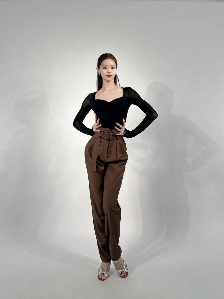 Women's Floral Latin Dance Slim-Fit Long-Sleeve Top - Modern & Stylish Design