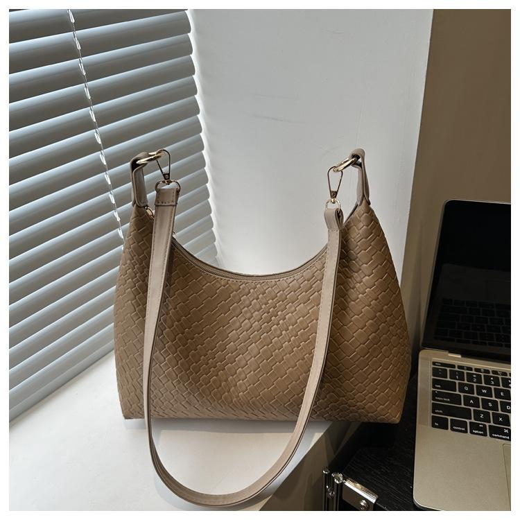 Retro Popular Fashion Woven Pattern Commuter Dumpling Bag 2025 New Portable Large Capacity Simple Niche Armpit Bag