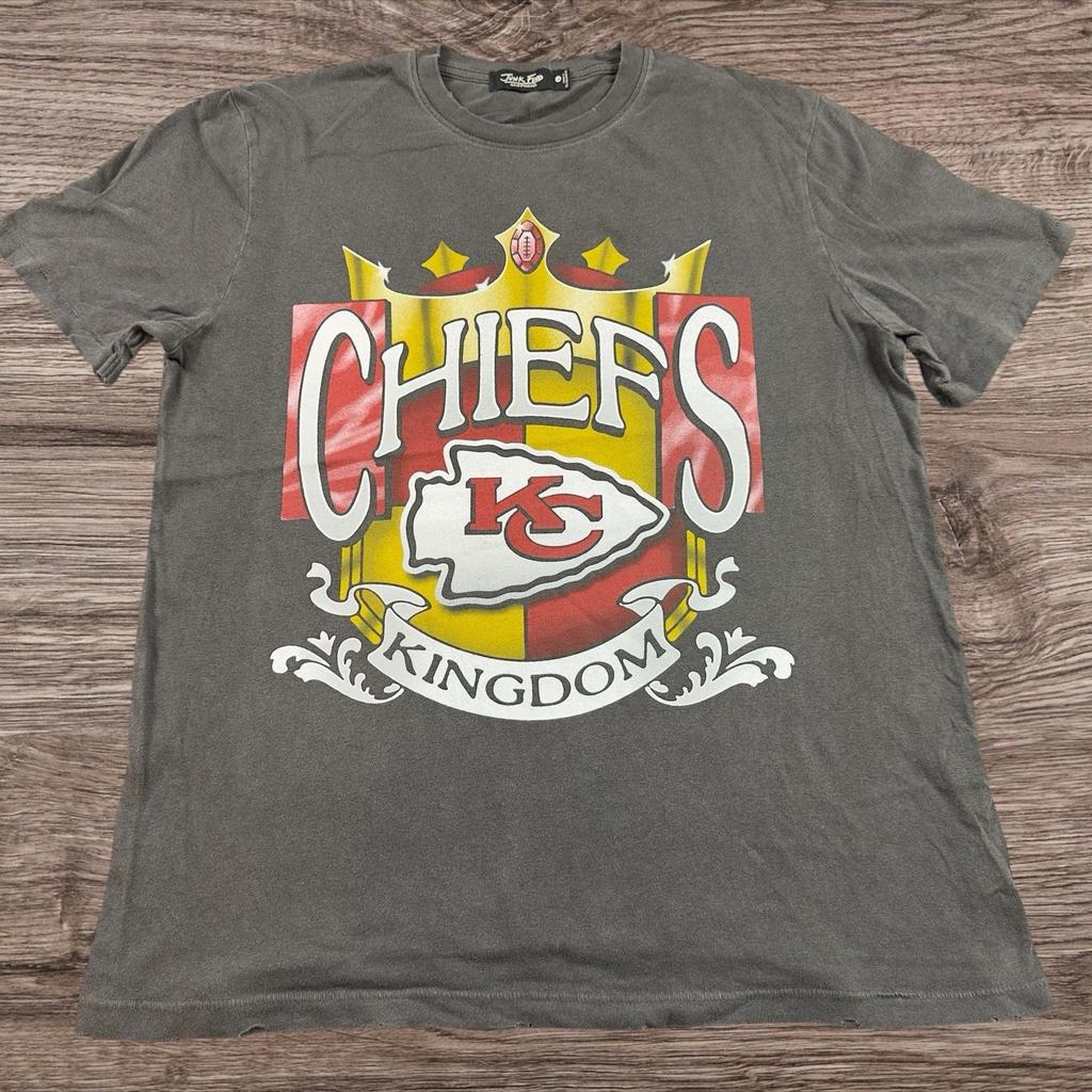 Kansas City Chiefs / Junk Food Clothing / Graphic T-Shirt Adult Size 2X-Large Unisex T-Shirt