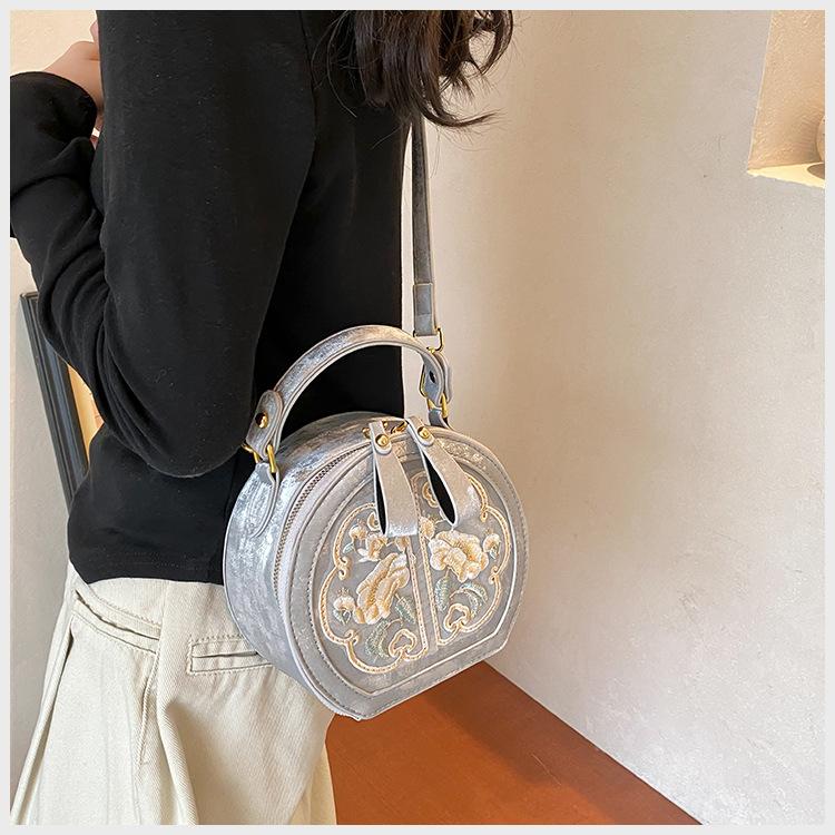 Fashion Niche Embroidered Bag Women's 2025 New New Chinese Versatile Messenger Bag Popular National Style Portable Small Round Bag