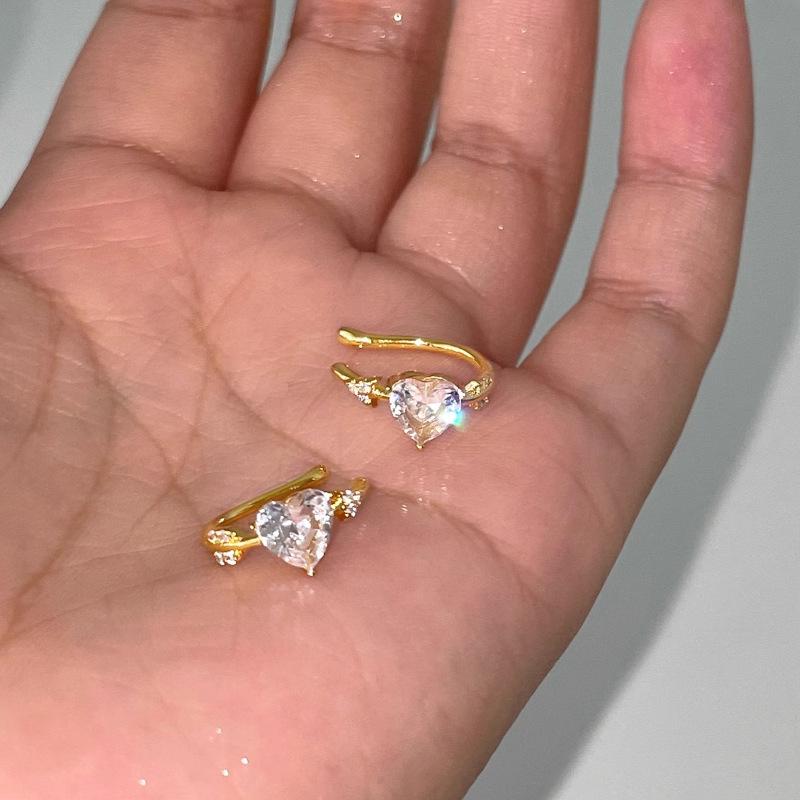 Cupid's Arrow Non-Piercing Heart Ear Cuff - Artistic Women's Design Clip-On Earrings