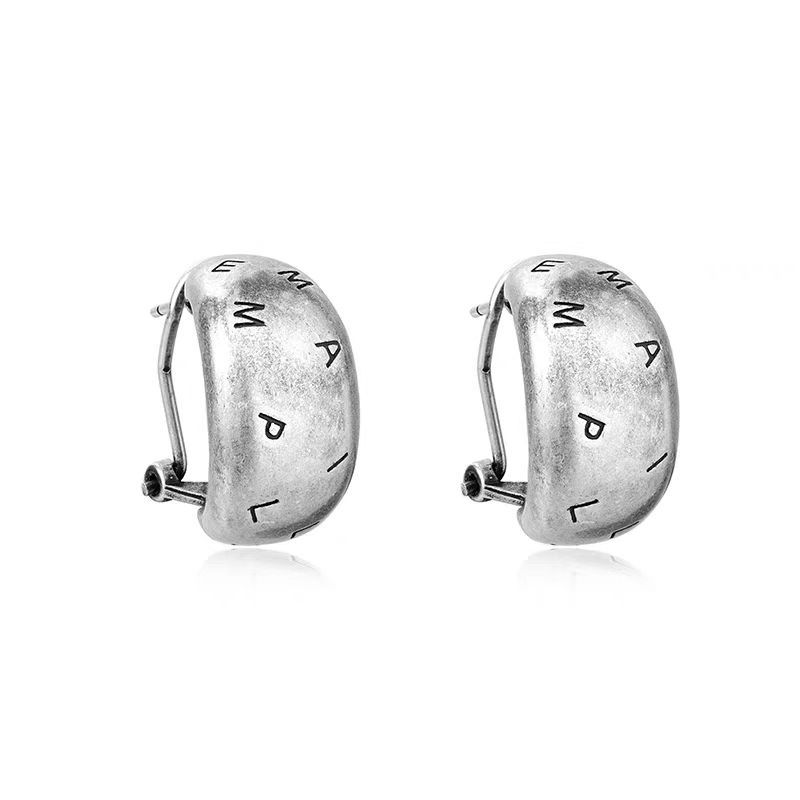 Retro Matte Metal Retro C-Shaped Black Letter Earrings Small Fragrant Temperament Earrings Women'S Jewelry